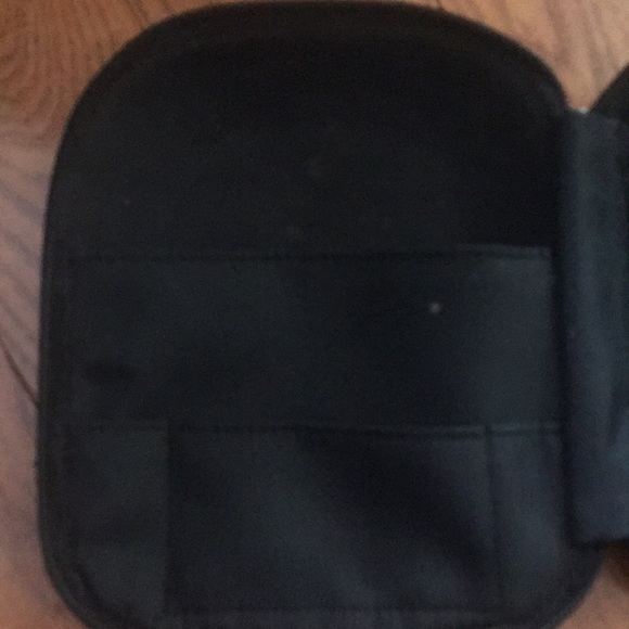 Carry Case Blk 6 pockets missing zipper piece but zipper works - Picture 4 of 9